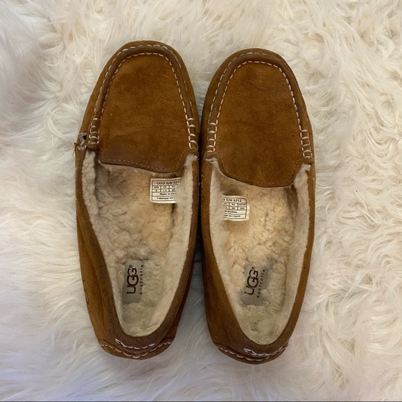 UGG Ansley Moccasins sz 9 Suede Wool Fur Lining - Picture 3 of 7